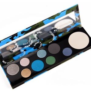 MAC ROCKIN' REBEL EYESHADOW PALETTE